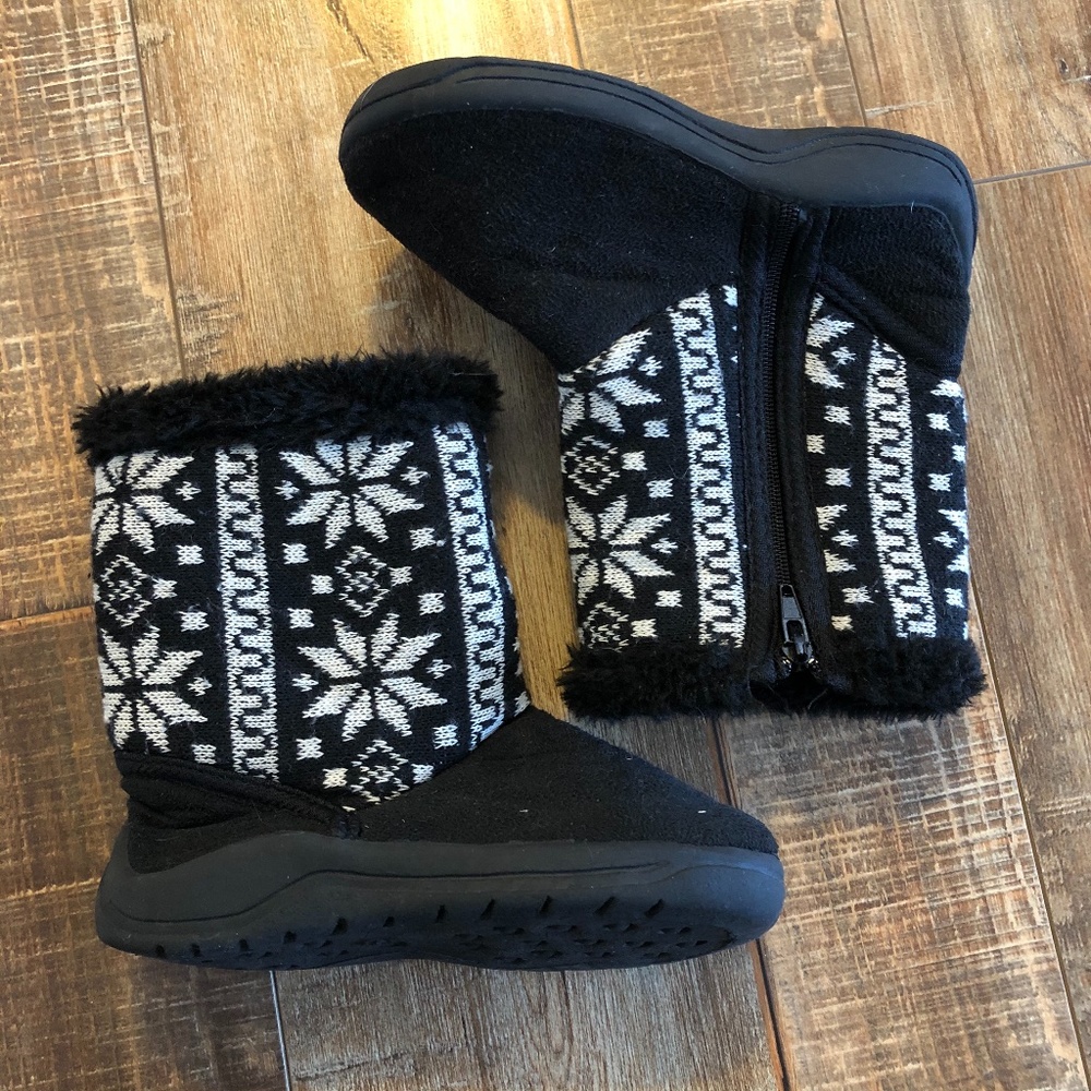 Fleece Lined Knit Baby Girl Boots Size 4